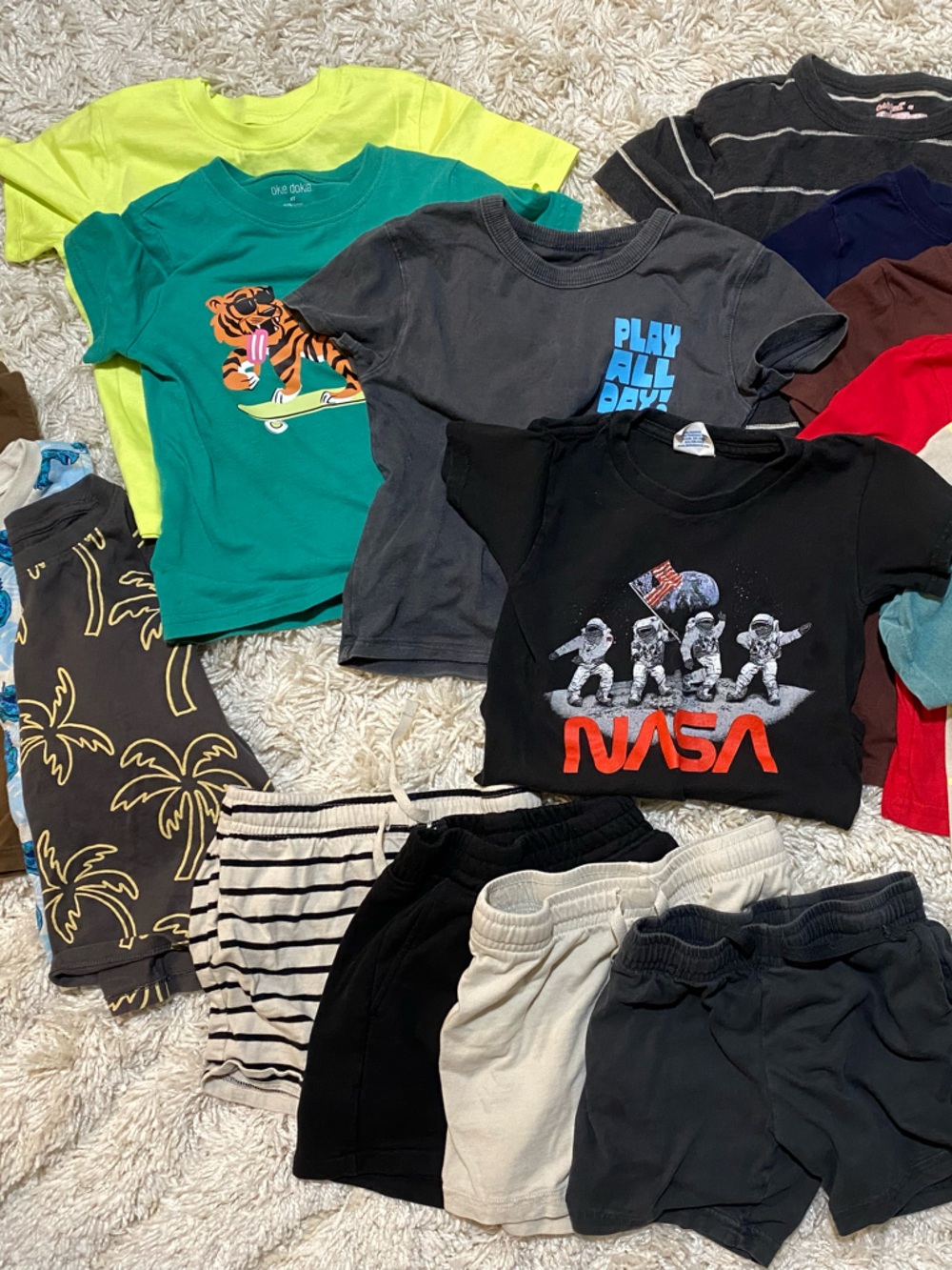 SOLD Assorted lot of Toddler boy 4T clothes - H&M cat and jack okie dokie